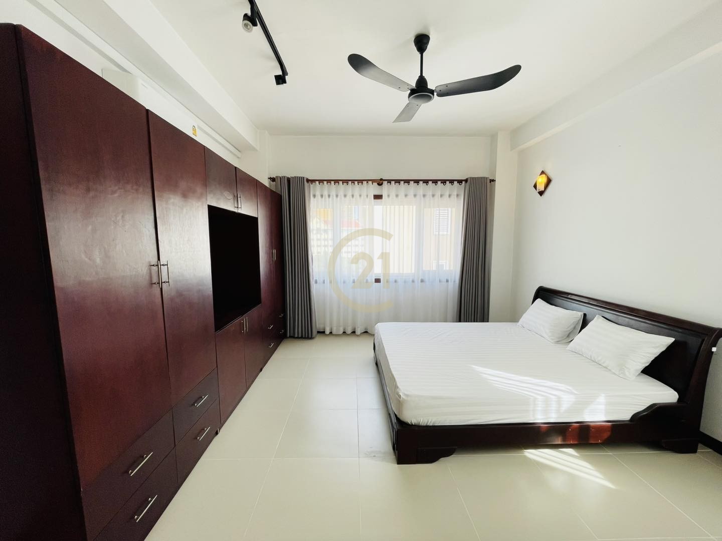 SPECIOUS THREE BEDROOM FOR RENT
