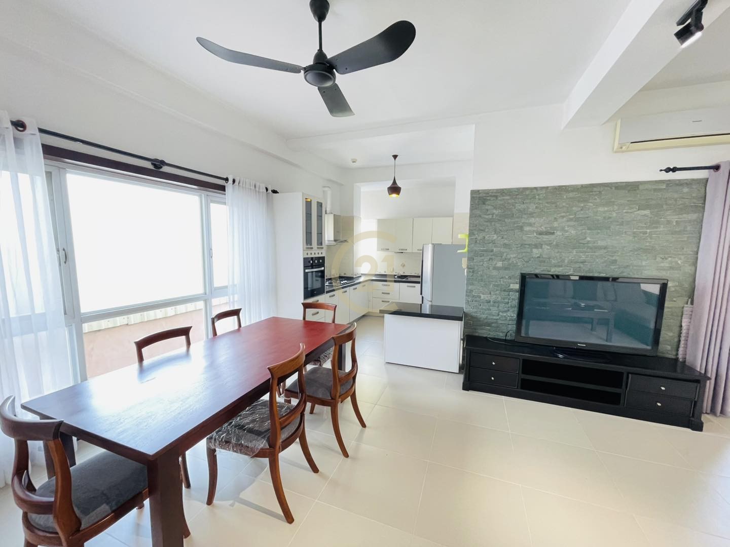SPECIOUS THREE BEDROOM FOR RENT