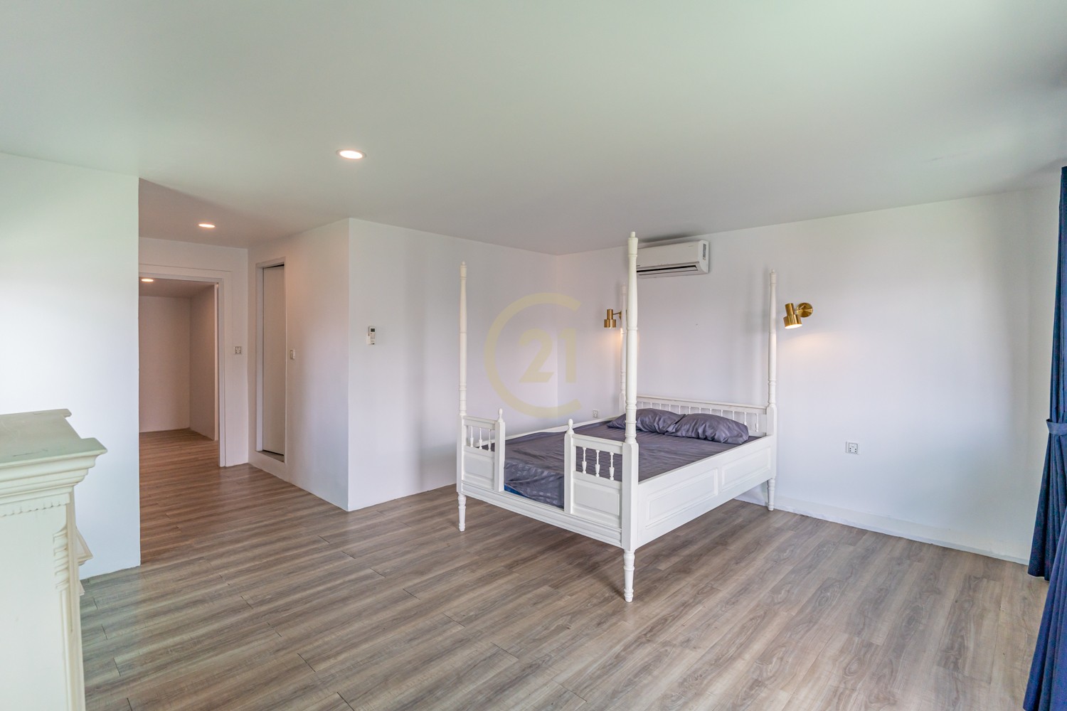 Renovated House 3 Bed For Rent at Doun Penh