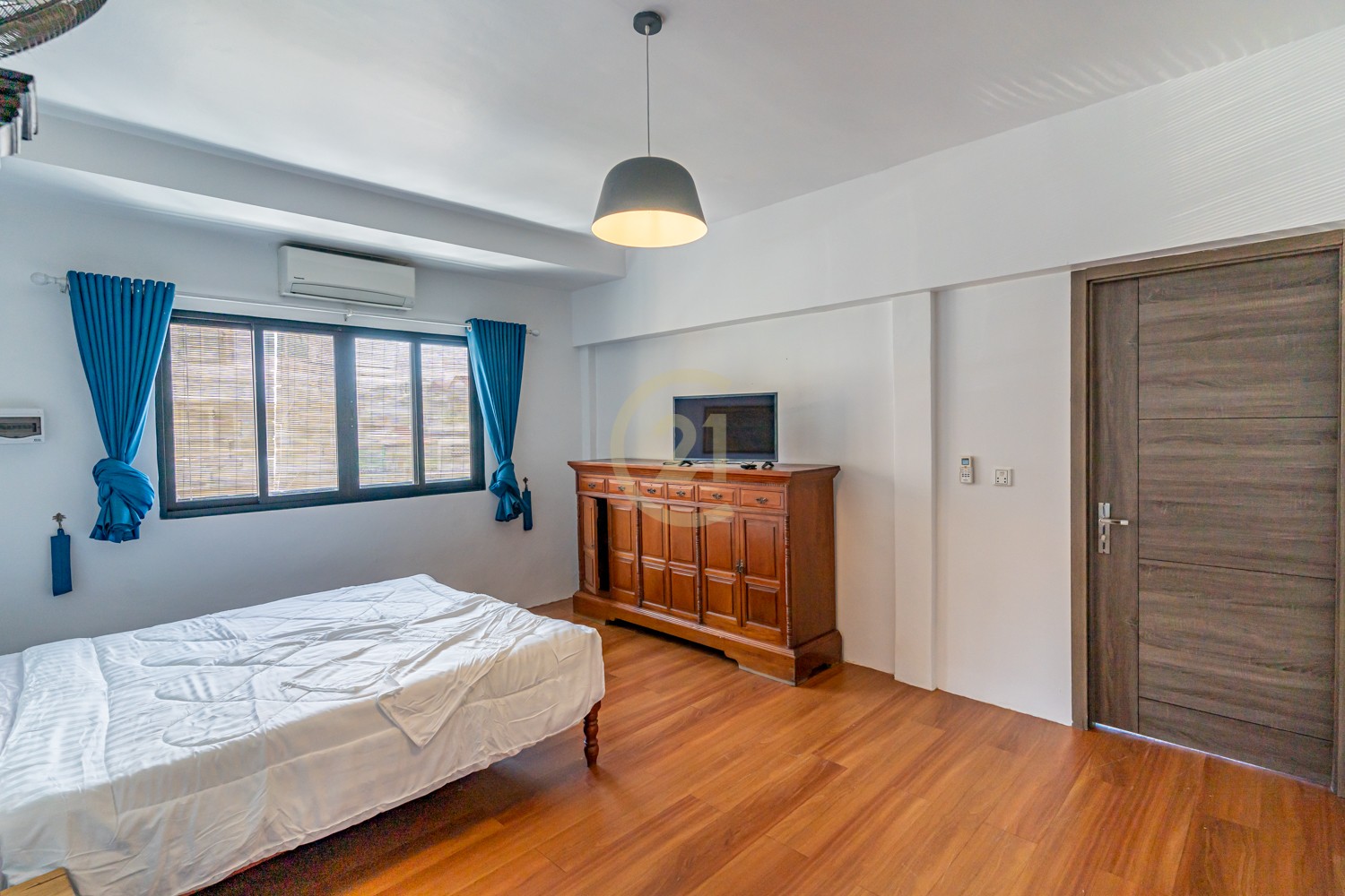 Renovated House 3 Bed For Rent at Doun Penh
