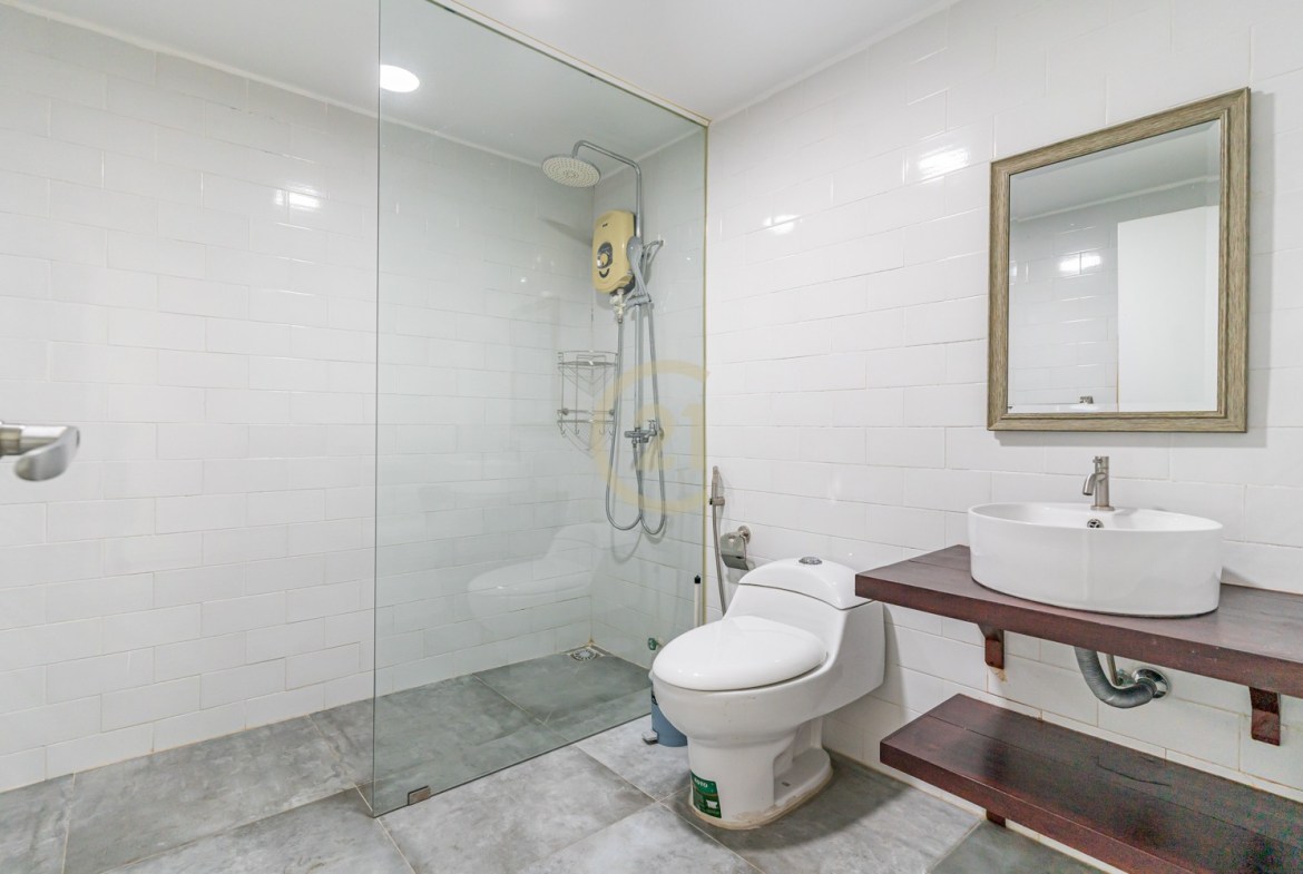 Renovated House 3 Bed For Rent at Doun Penh