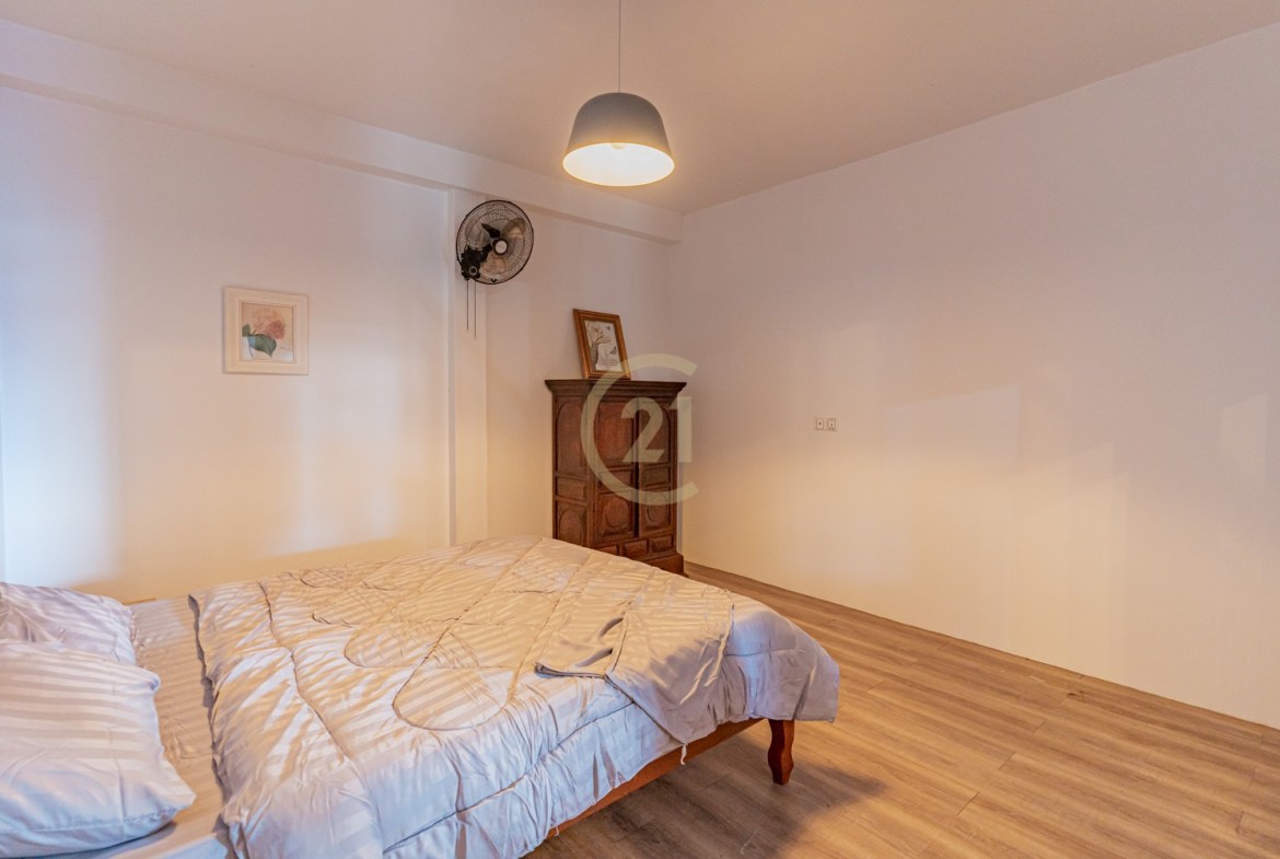 Renovated House 3 Bed For Rent at Doun Penh