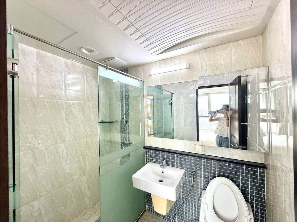 PREMIUM THREE BEDROOM FOR RENT AT BKK1