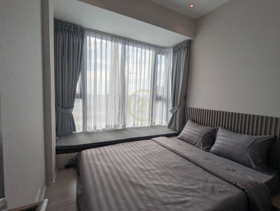 COZY ONE BEDROOM AT URBAN VILLAGE