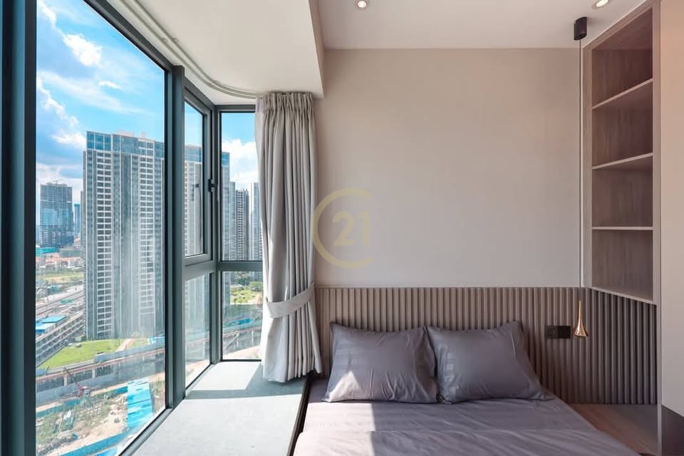 COZY ONE BEDROOM AT URBAN VILLAGE