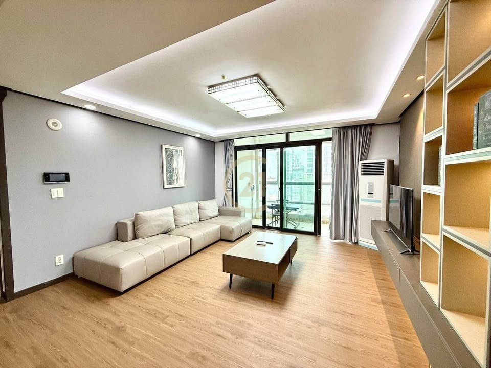 PREMIUM THREE BEDROOM FOR RENT AT BKK1