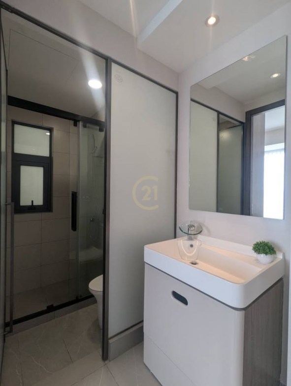 COZY ONE BEDROOM AT URBAN VILLAGE