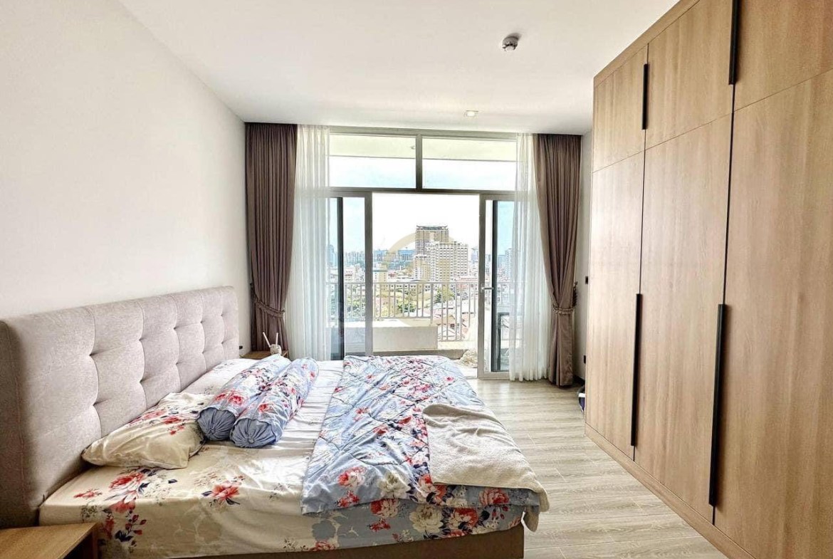 Cozy 1BR with Balcony for rent