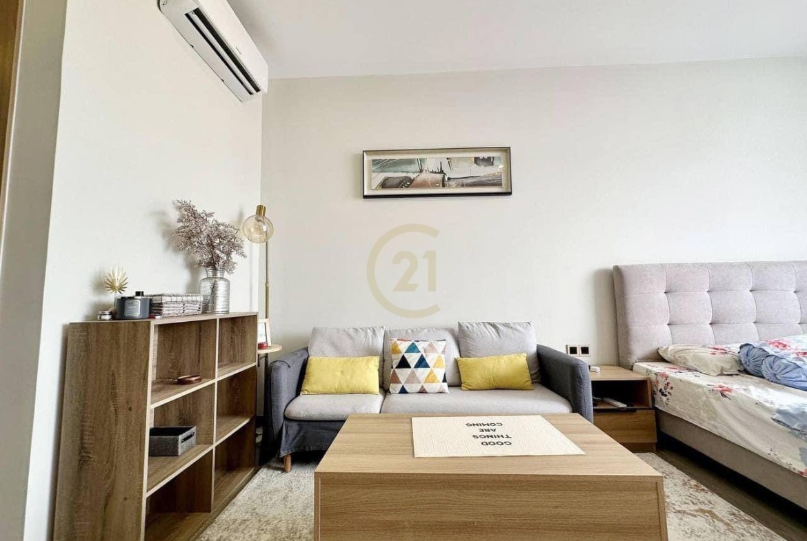 Cozy 1BR with Balcony for rent