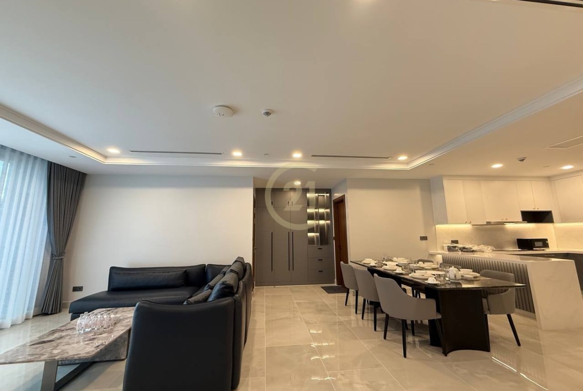 Luxury Two bedroom For rent at BKK1