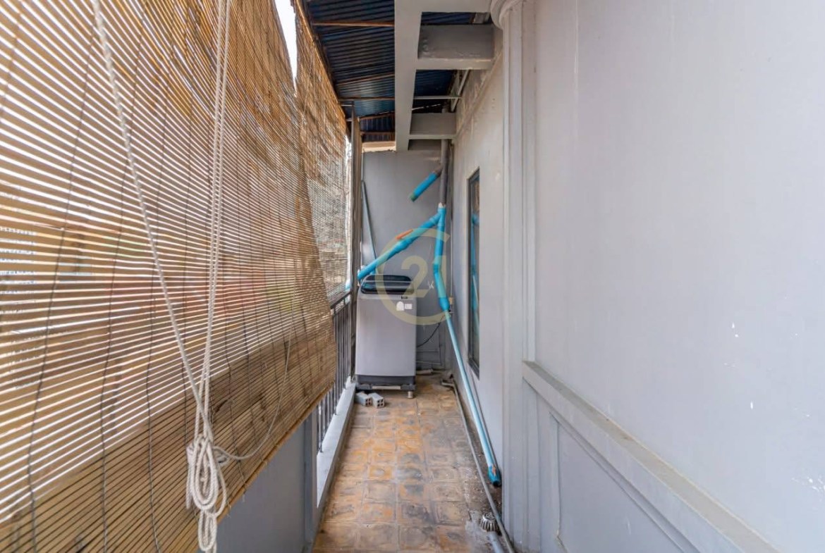 RENOVATE THREE BEDROOM FOR RENT