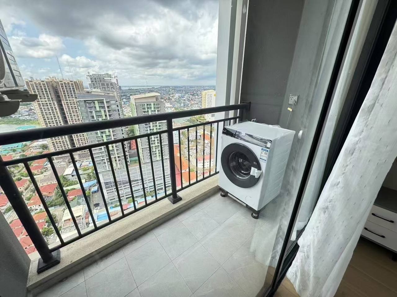 Luxury One Bedroom For Rent At Beoug Trobek