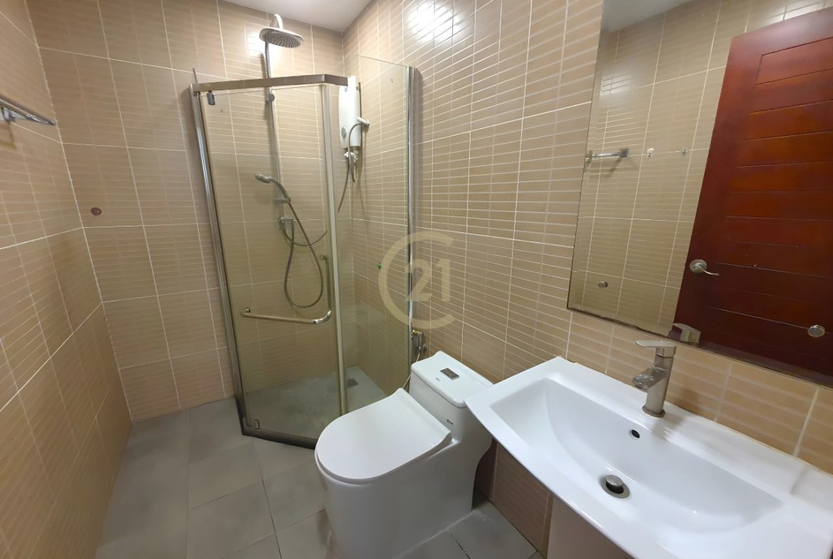 NICE TWO BEDROOM FOR RENT AT BKK1