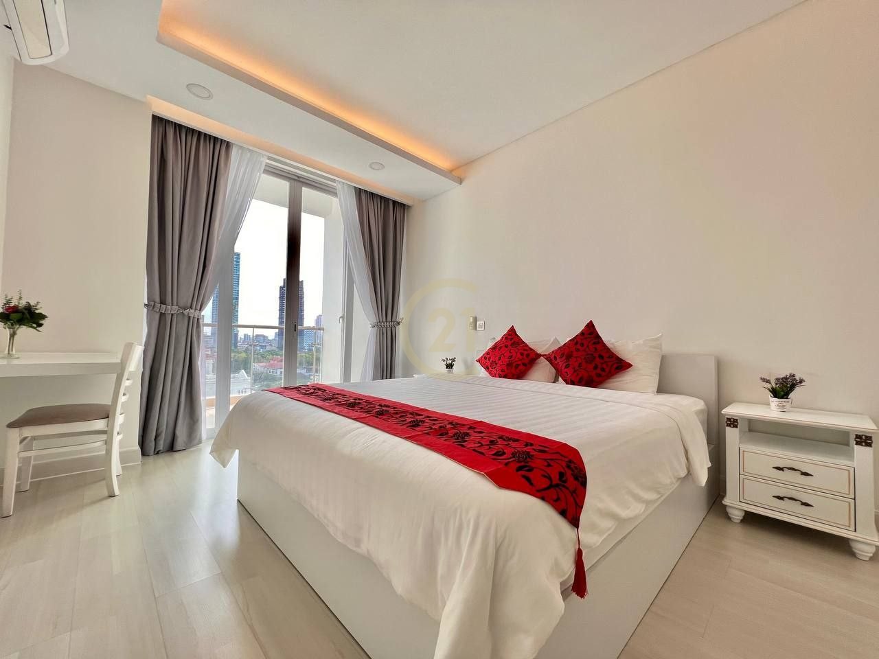 COZY THREE BEDROOM FOR RENT AT BKK1