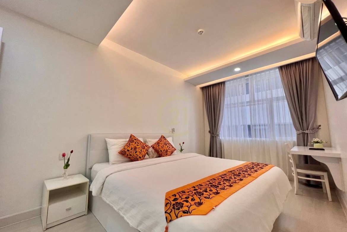 COZY THREE BEDROOM FOR RENT AT BKK1