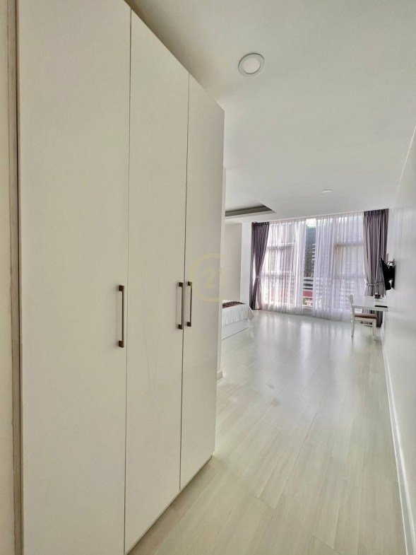 COZY THREE BEDROOM FOR RENT AT BKK1