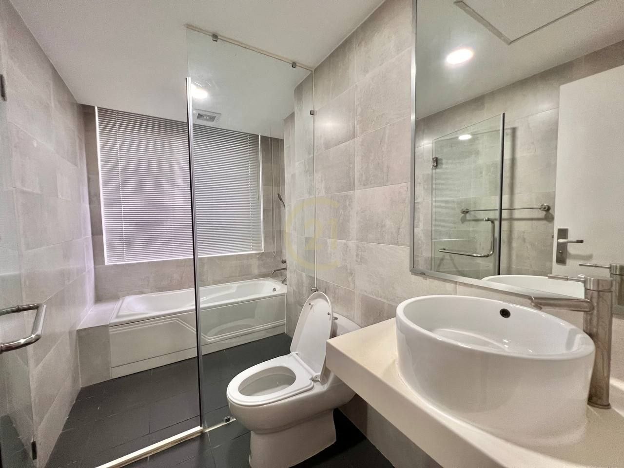 COZY THREE BEDROOM FOR RENT AT BKK1