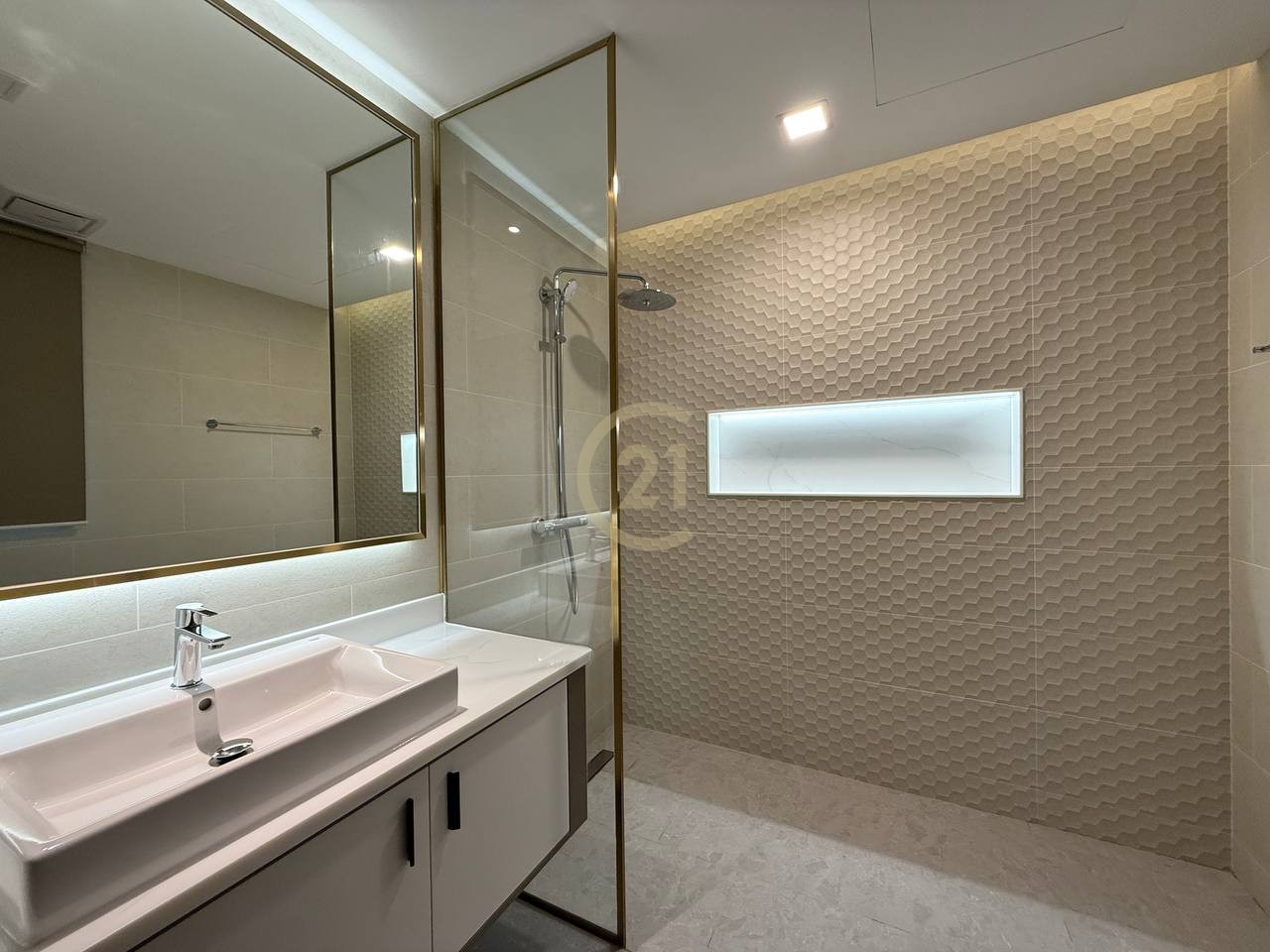 Luxury Two bedroom For rent at BKK1