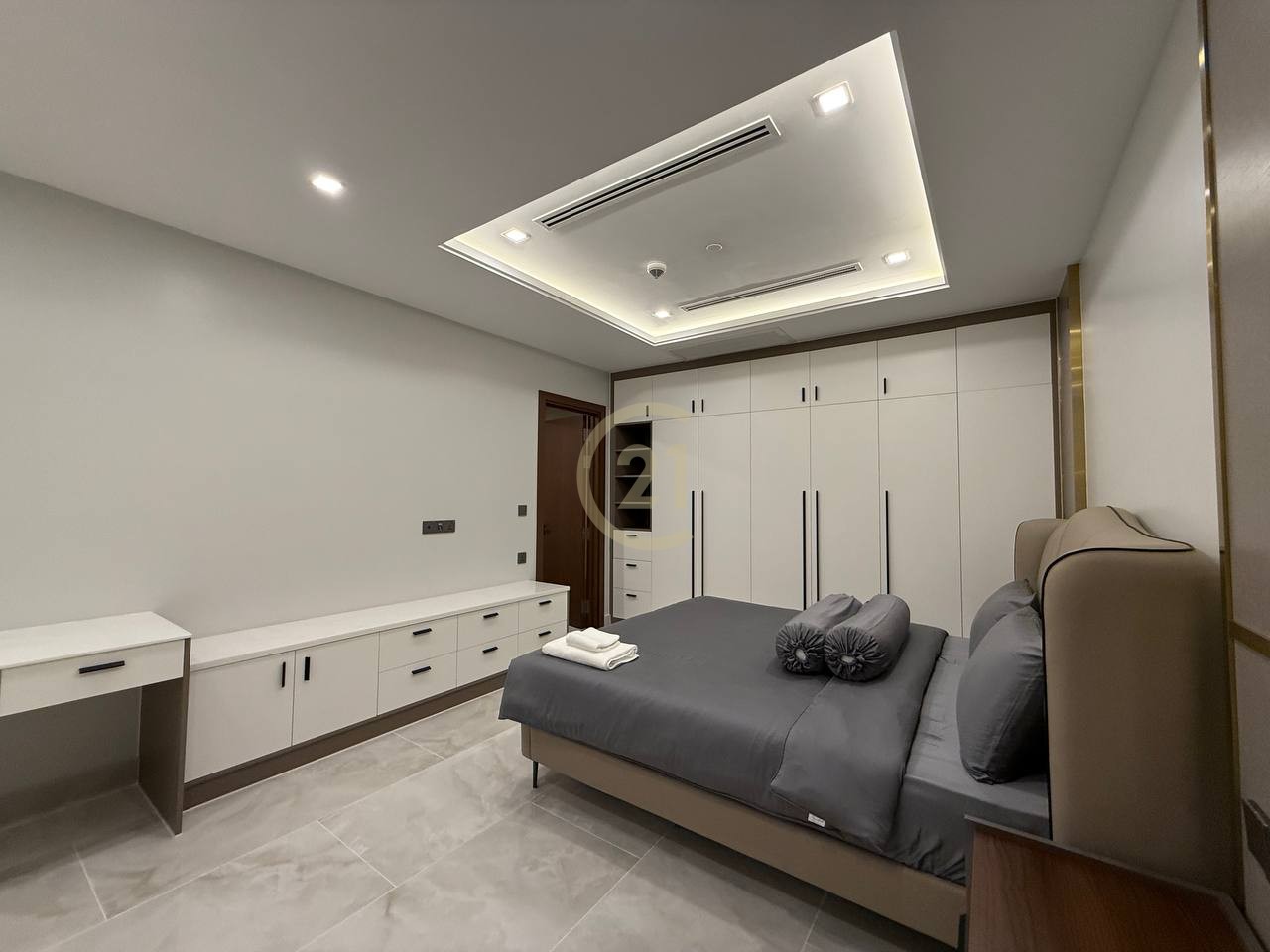 Luxury Two bedroom For rent at BKK1