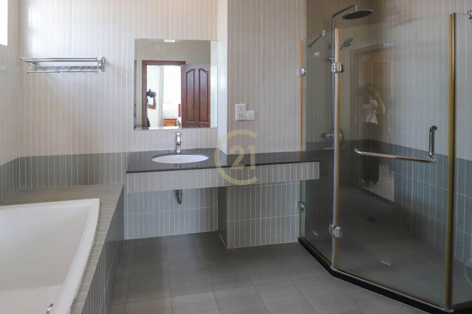 456620443_1523900744999360_4197597654391244355_n WESTERN TWO BEDROOM FOR RENT-TTP