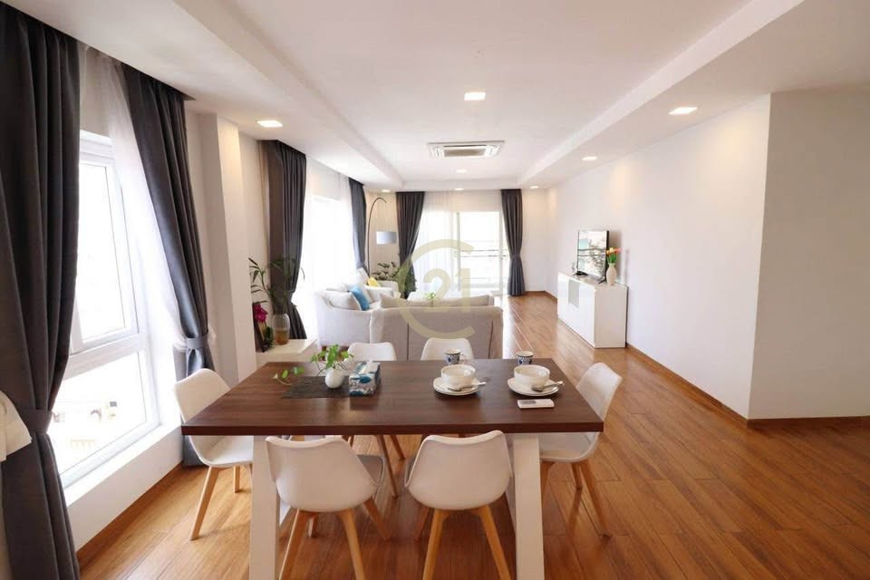 STYLISH THREE BEDROOM FOR RENT-BKK1