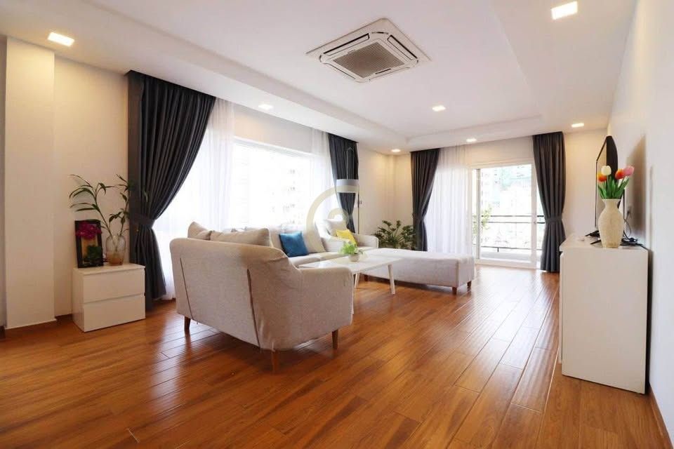 STYLISH THREE BEDROOM FOR RENT-BKK1