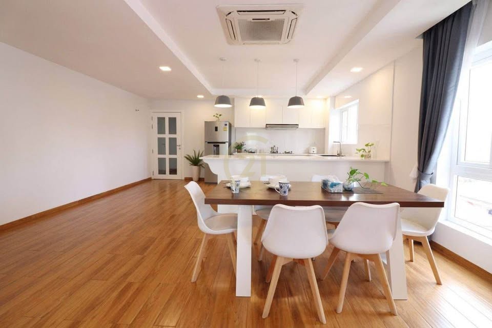 STYLISH THREE BEDROOM FOR RENT-BKK1