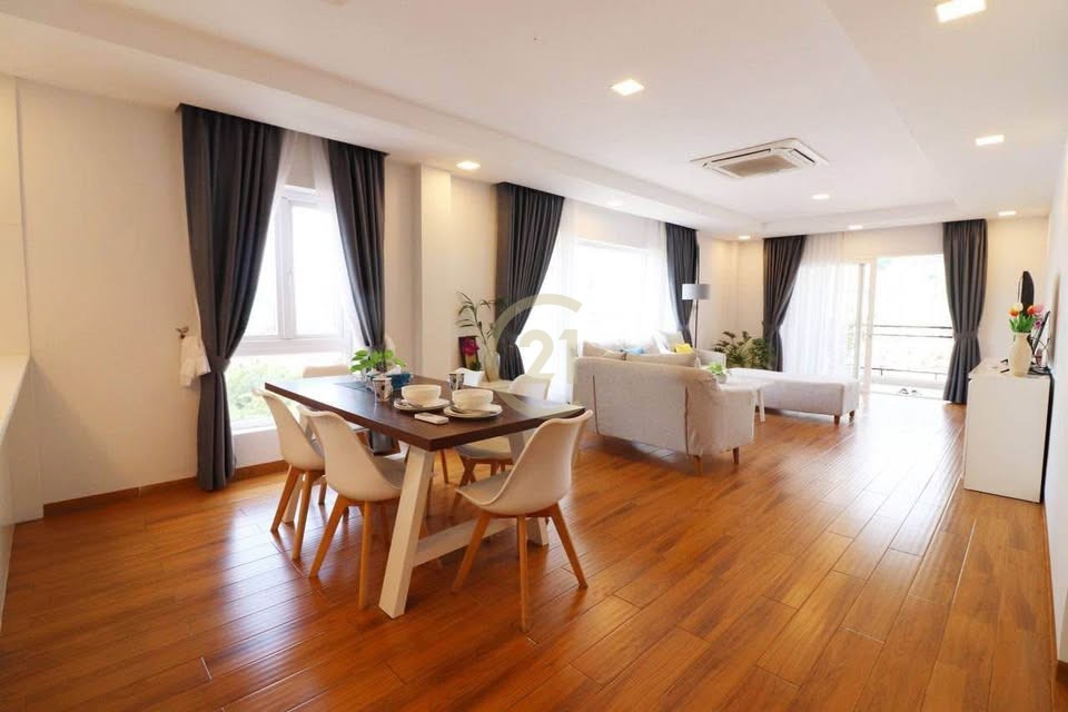 STYLISH THREE BEDROOM FOR RENT-BKK1