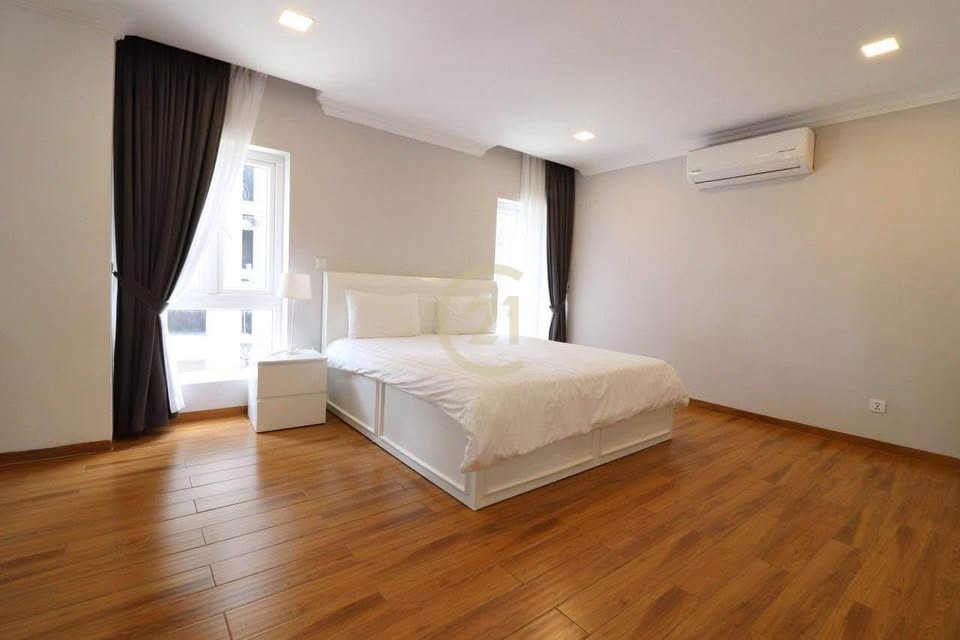 STYLISH THREE BEDROOM FOR RENT-BKK1