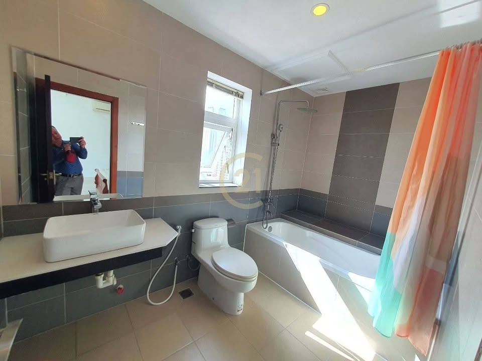 MODERN FOUR BEDROOM FOR RENT-OLYMPIC