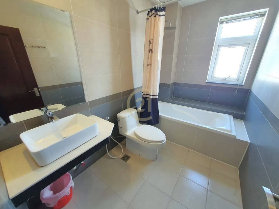 MODERN FOUR BEDROOM FOR RENT-OLYMPIC