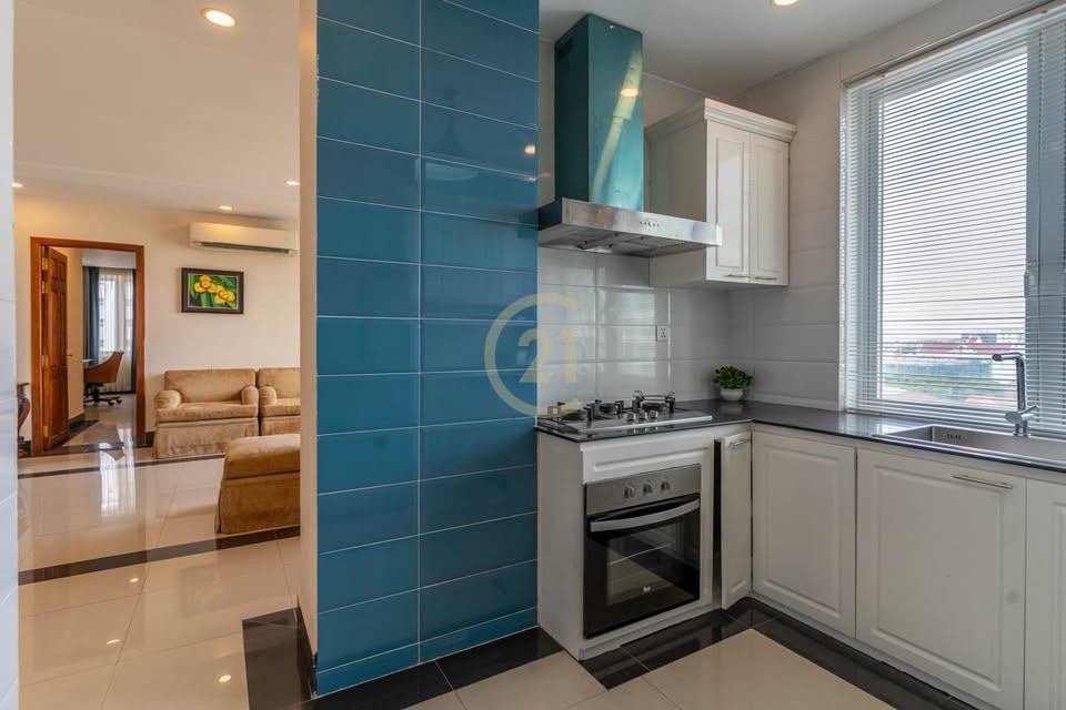 WESTERN THREE BEDROOM FOR RENT-BKK1