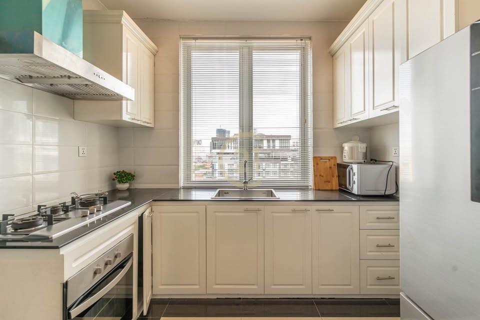 WESTERN THREE BEDROOM FOR RENT-BKK1