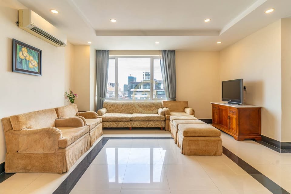 WESTERN THREE BEDROOM FOR RENT-BKK1