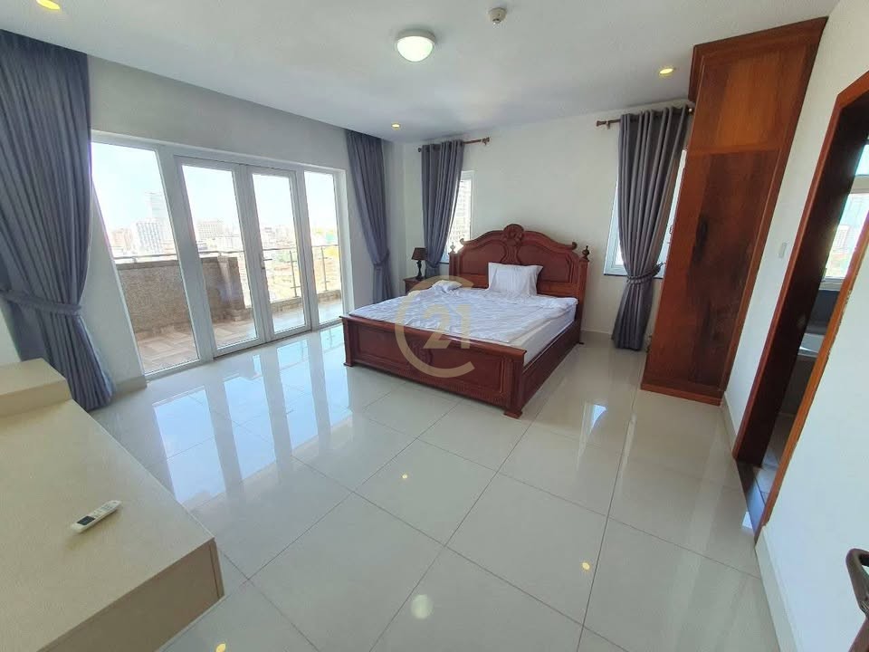 MODERN FOUR BEDROOM FOR RENT-OLYMPIC