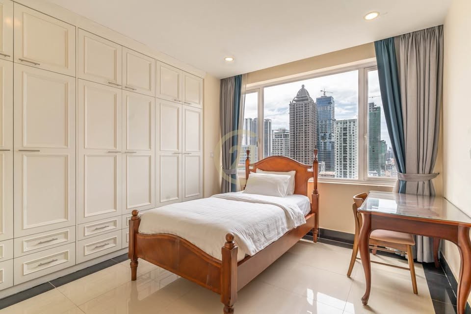 WESTERN THREE BEDROOM FOR RENT-BKK1