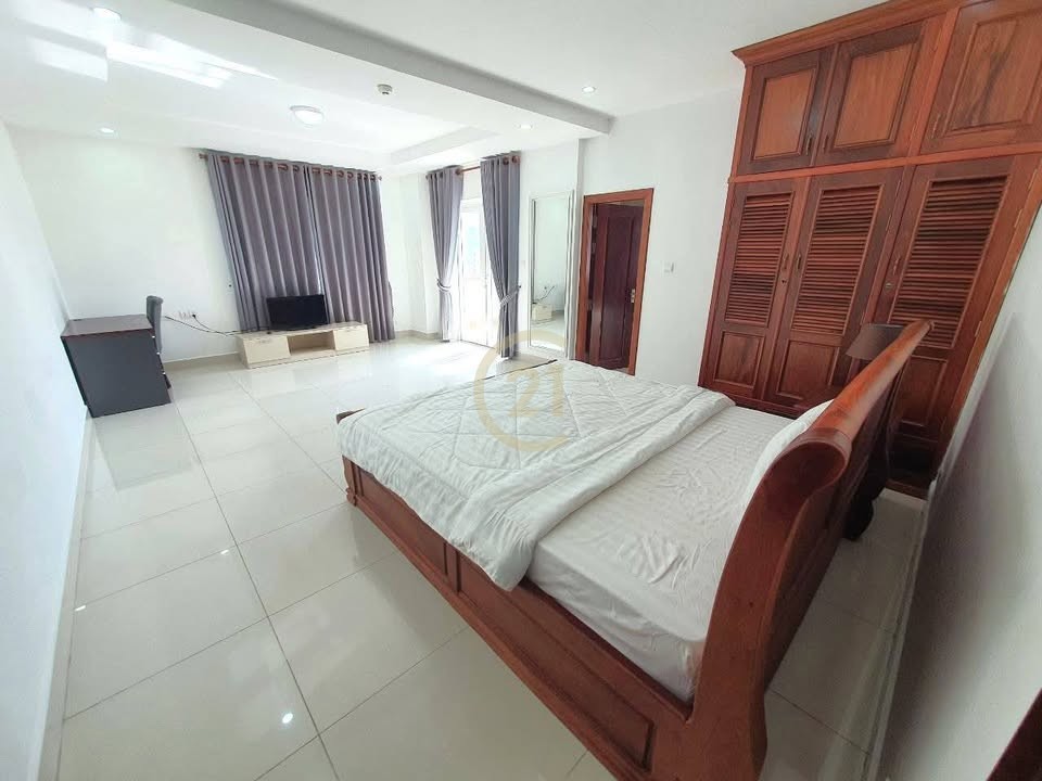 MODERN FOUR BEDROOM FOR RENT-OLYMPIC