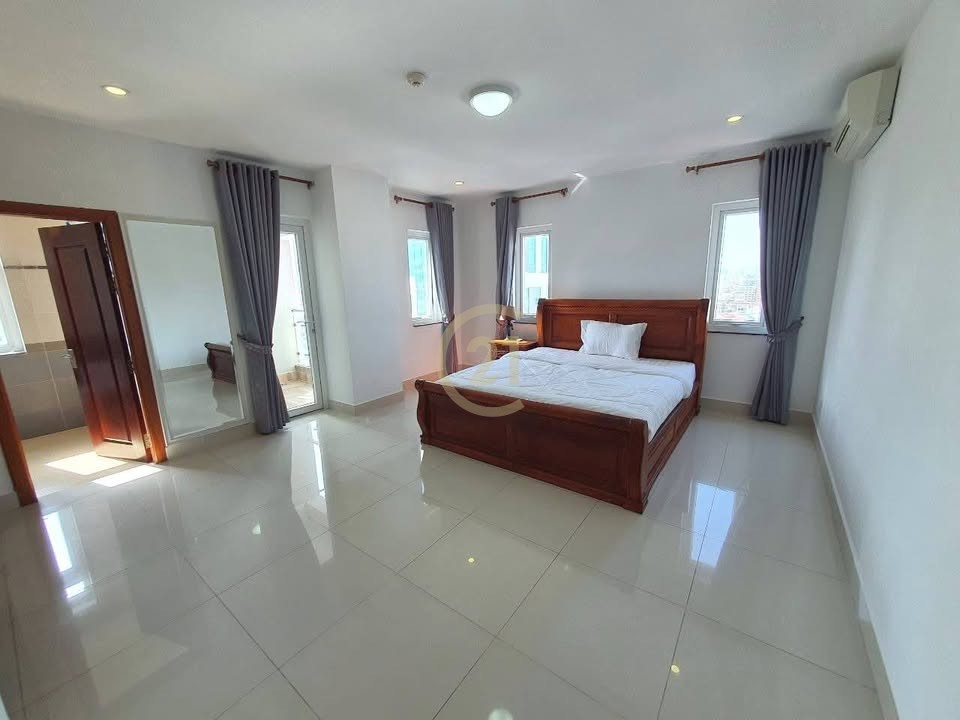 MODERN FOUR BEDROOM FOR RENT-OLYMPIC