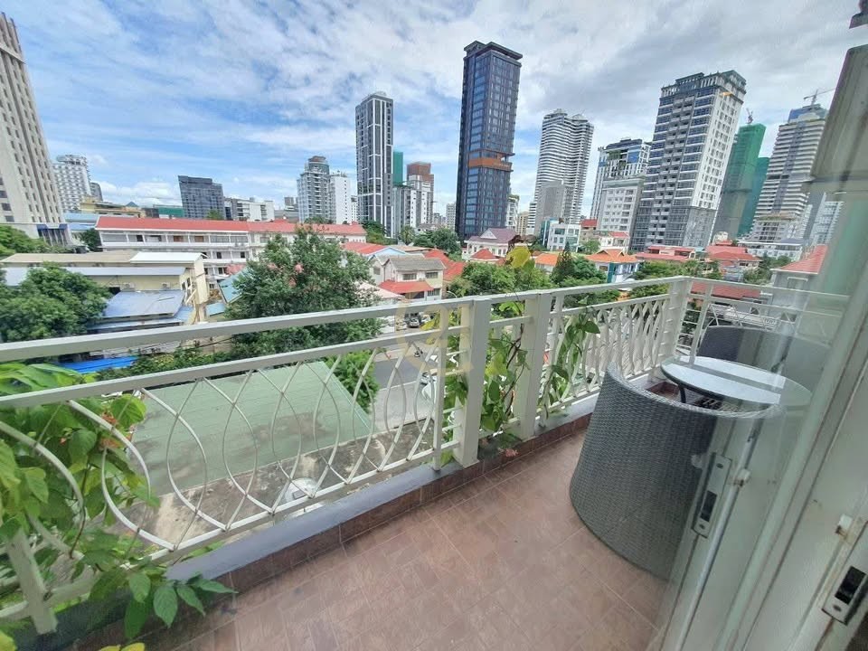 CLASSIC ONE BEDROOM FOR RENT-BKK1