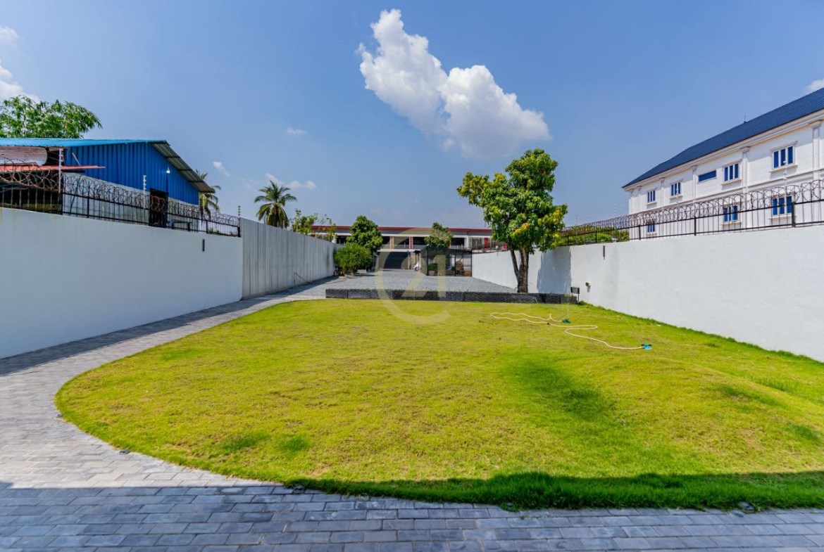 Modern Villa for Sale in Prek Eng | Pet-Friendly | Fully Furnished