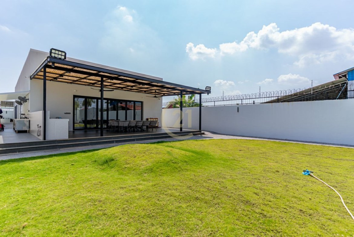 Modern Villa for Sale in Prek Eng | Pet-Friendly | Fully Furnished