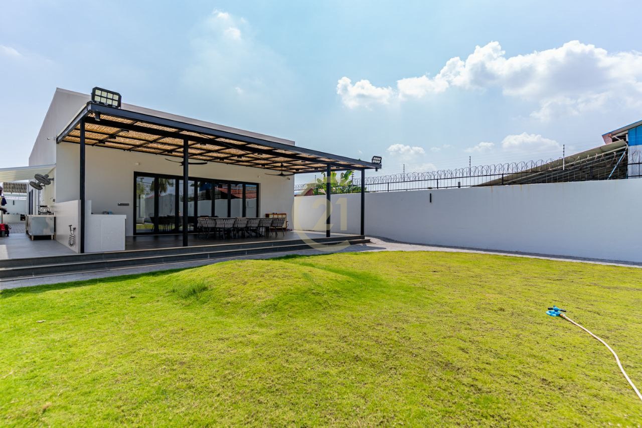 Modern Villa for Sale in Prek Eng | Pet-Friendly | Fully Furnished