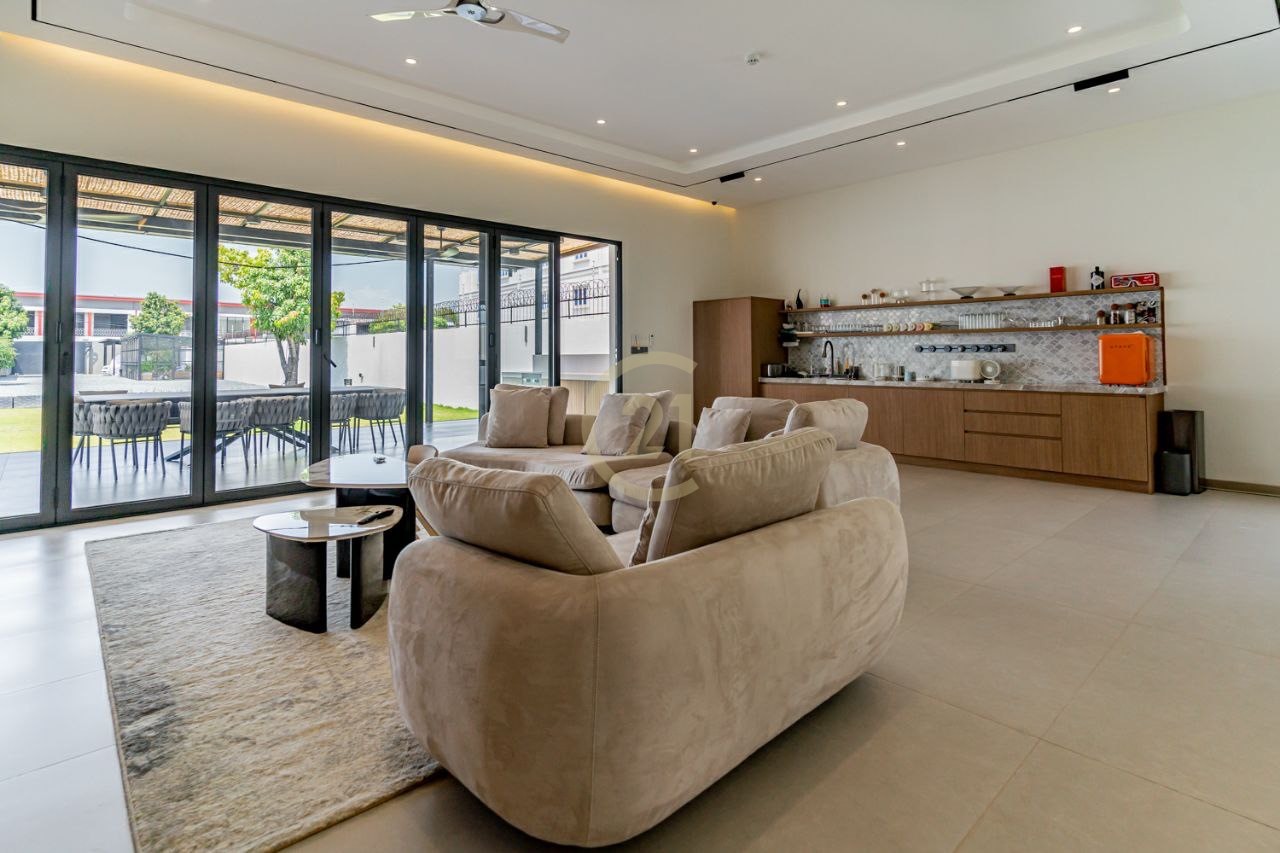 Modern Villa for Sale in Prek Eng | Pet-Friendly | Fully Furnished
