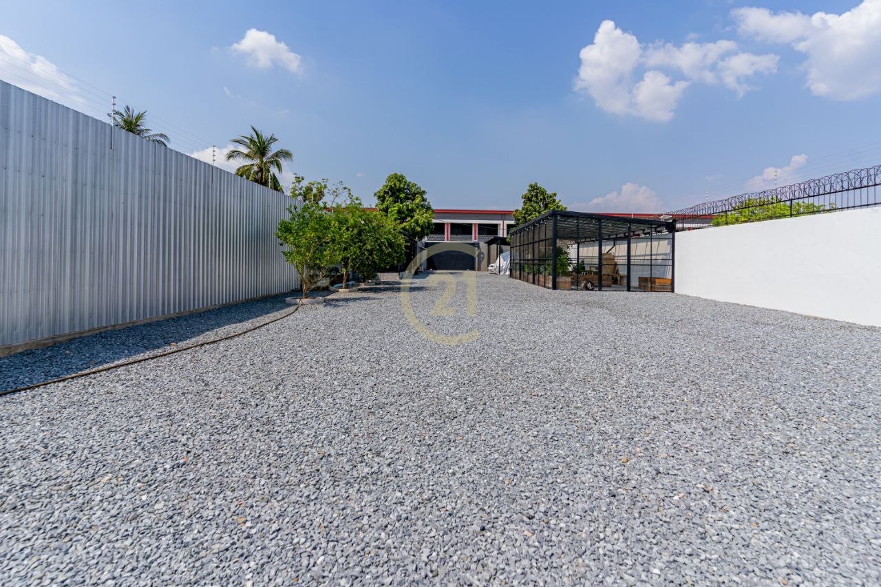 Modern Villa for Sale in Prek Eng | Pet-Friendly | Fully Furnished