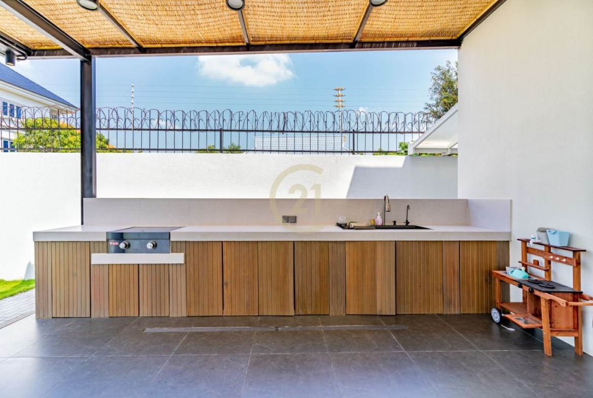 Modern Villa for Sale in Prek Eng | Pet-Friendly | Fully Furnished