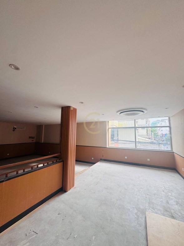 Spacious Shophouse for Rent in Toul Tompong | 6 Bedrooms| TTP