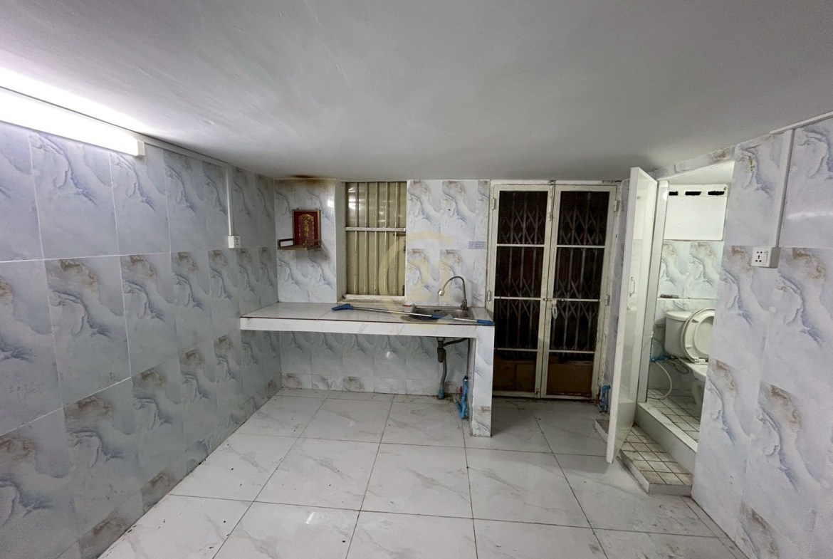 Shophouse for Rent in Daun Penh (Near Psar Thmei) |Phnom Penh