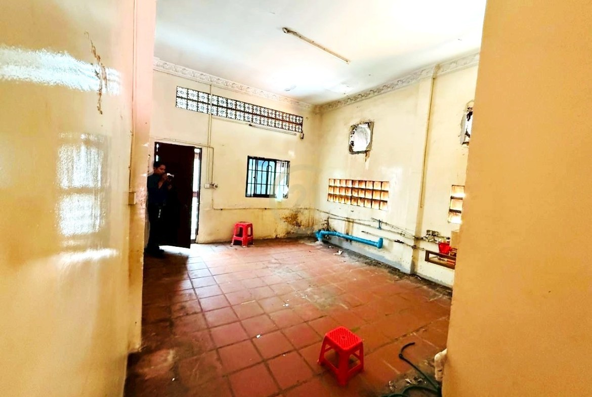 Spacious Shophouse for Rent in Chakto Mukh, Daun Penh | 138sqm | $2,000/Month