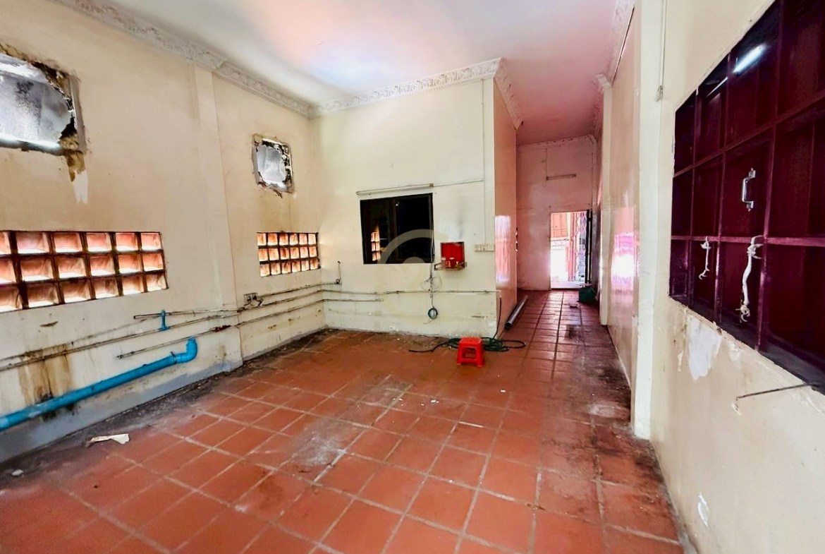 Spacious Shophouse for Rent in Chakto Mukh, Daun Penh | 138sqm | $2,000/Month