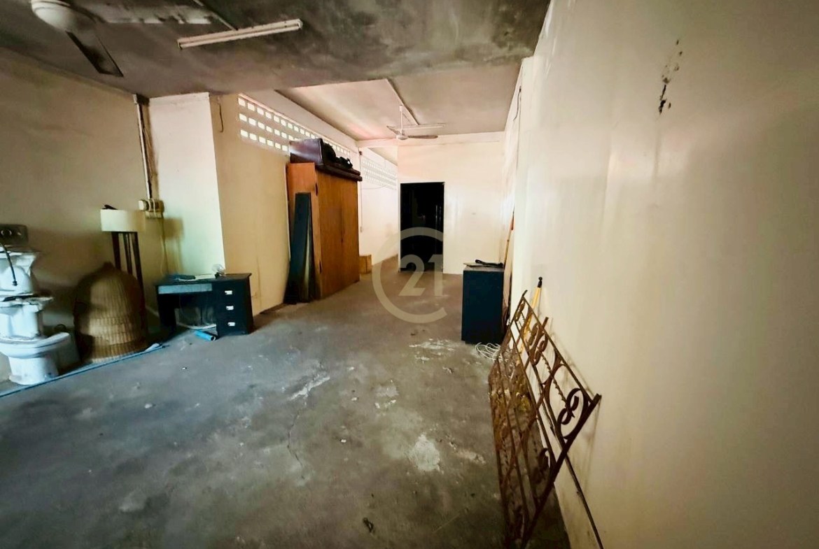 Spacious Shophouse for Rent in Chakto Mukh, Daun Penh | 138sqm | $2,000/Month